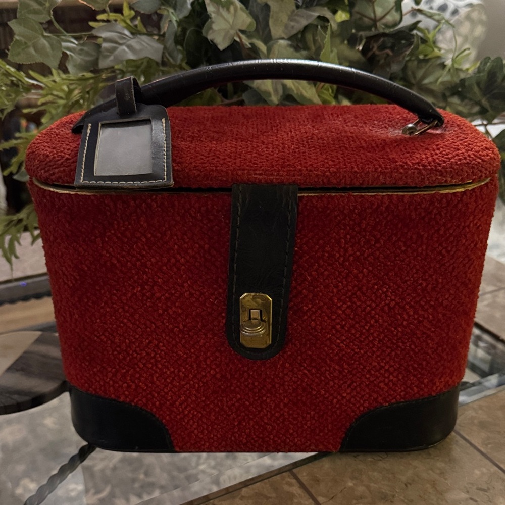 Vintage Celebrity 1960’s Red Tweed Train Case